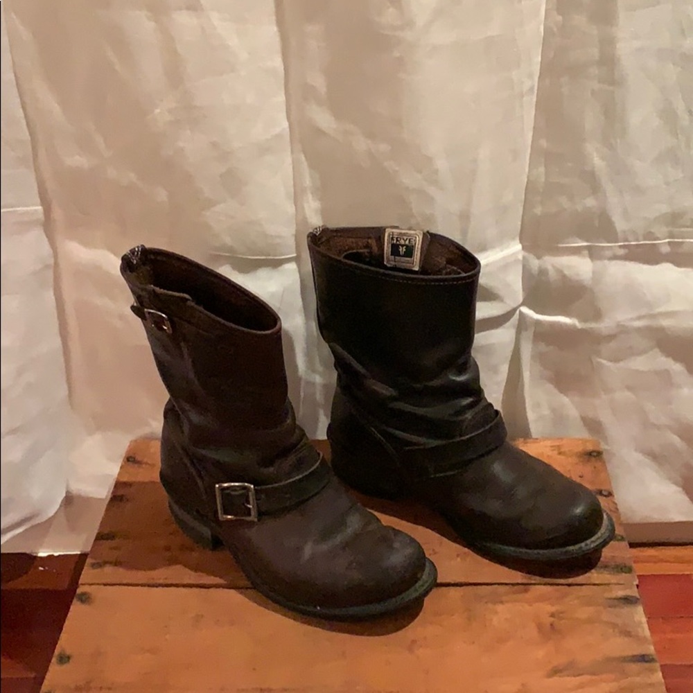 WOMENS 8 M FRYE ENGINEER BOOTS